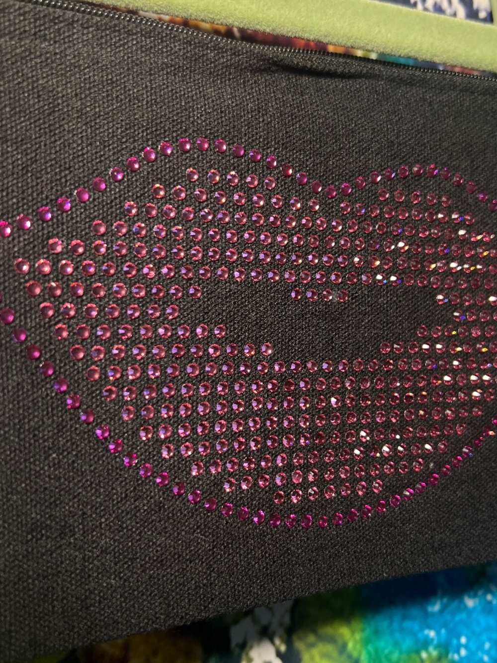 Lips Rhinestone Zipper Pouch [39R] - Picture 4 of 5